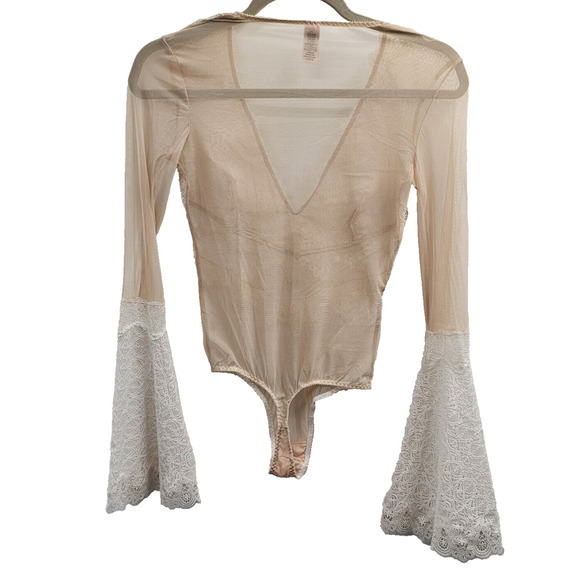 Victoria’s Secret Bodysuit XS Nude Lace Bell Sleeve Coquette Coastal Boho Chic - Picture 2 of 11